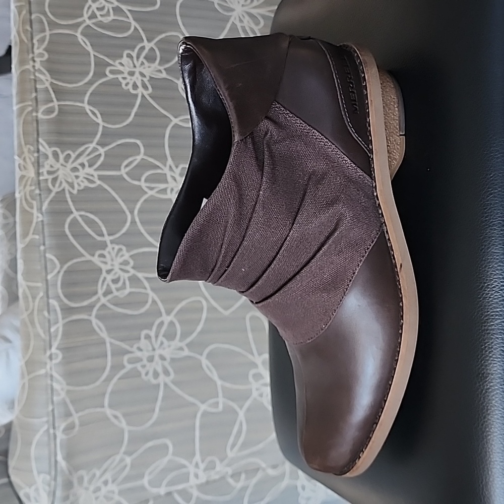 Merrell Brown Booties - Picture 11 of 12